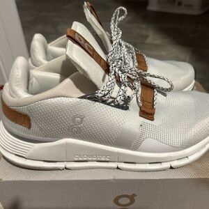 Cloudnova White Pearl women’s size 10 shoes